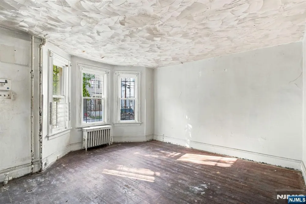 800 S 15th Street Newark, NJ 07108