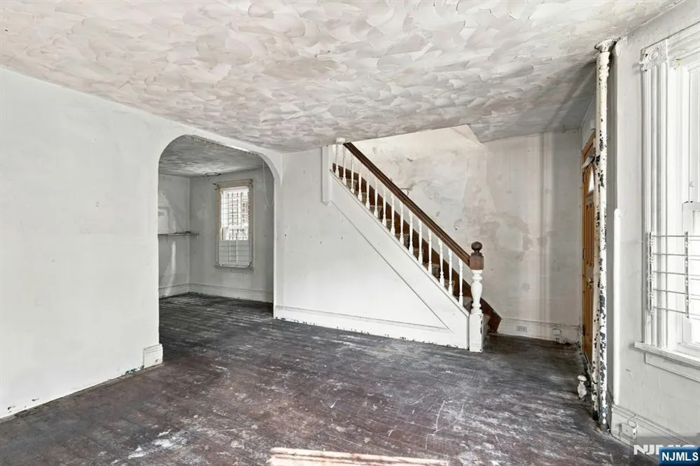 800 S 15th Street Newark, NJ 07108