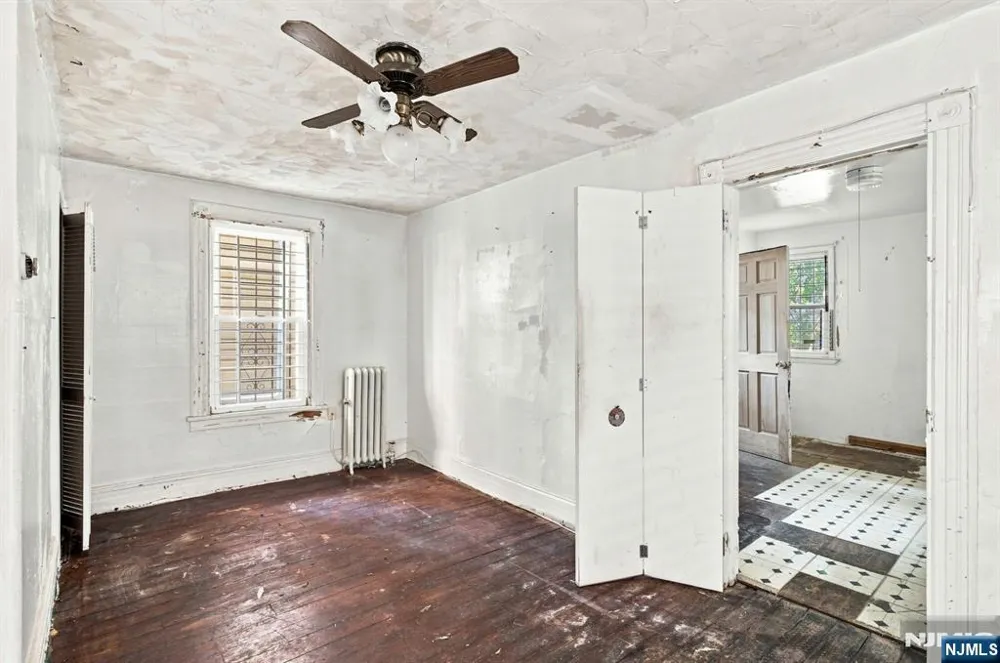 800 S 15th Street Newark, NJ 07108