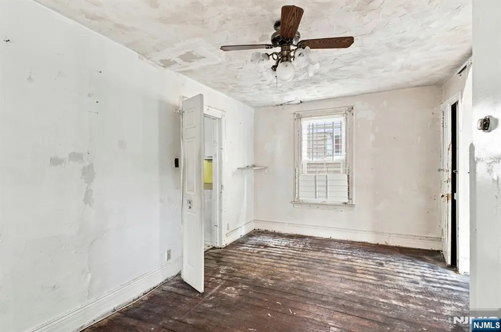 800 S 15th Street Newark, NJ 07108