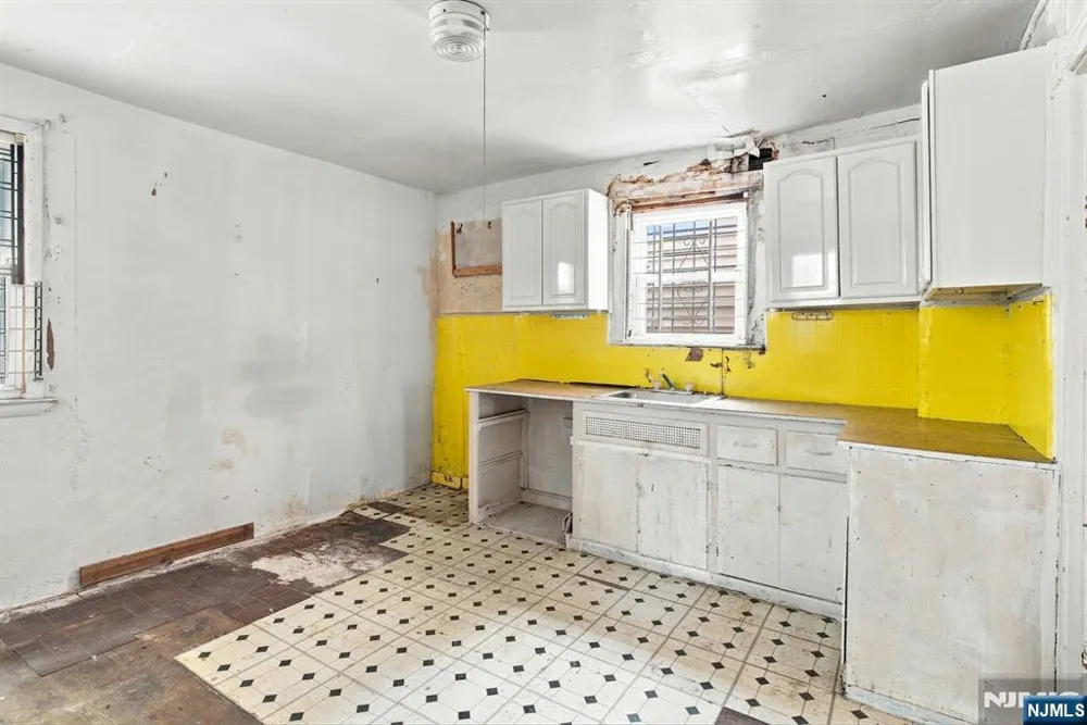800 S 15th Street Newark, NJ 07108