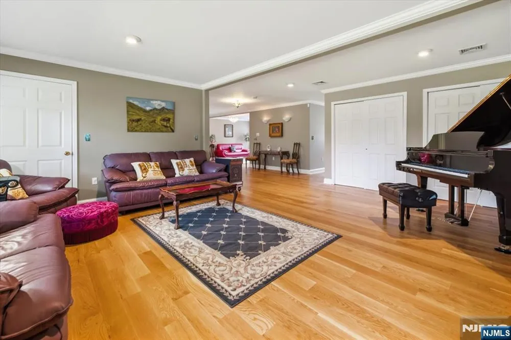 30 Beverly Road Glen Rock, NJ 07452