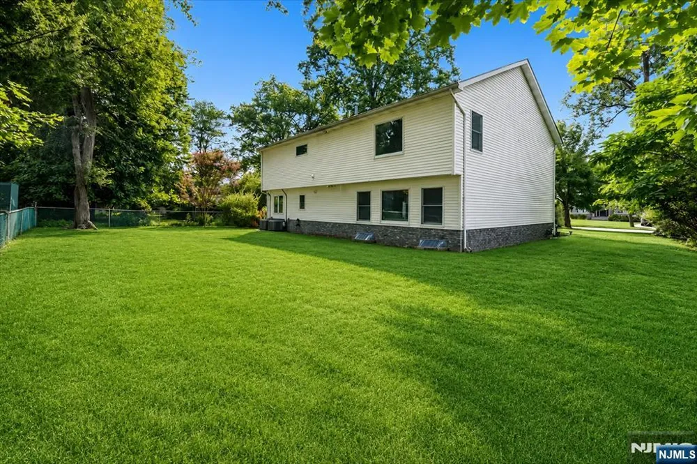 30 Beverly Road Glen Rock, NJ 07452