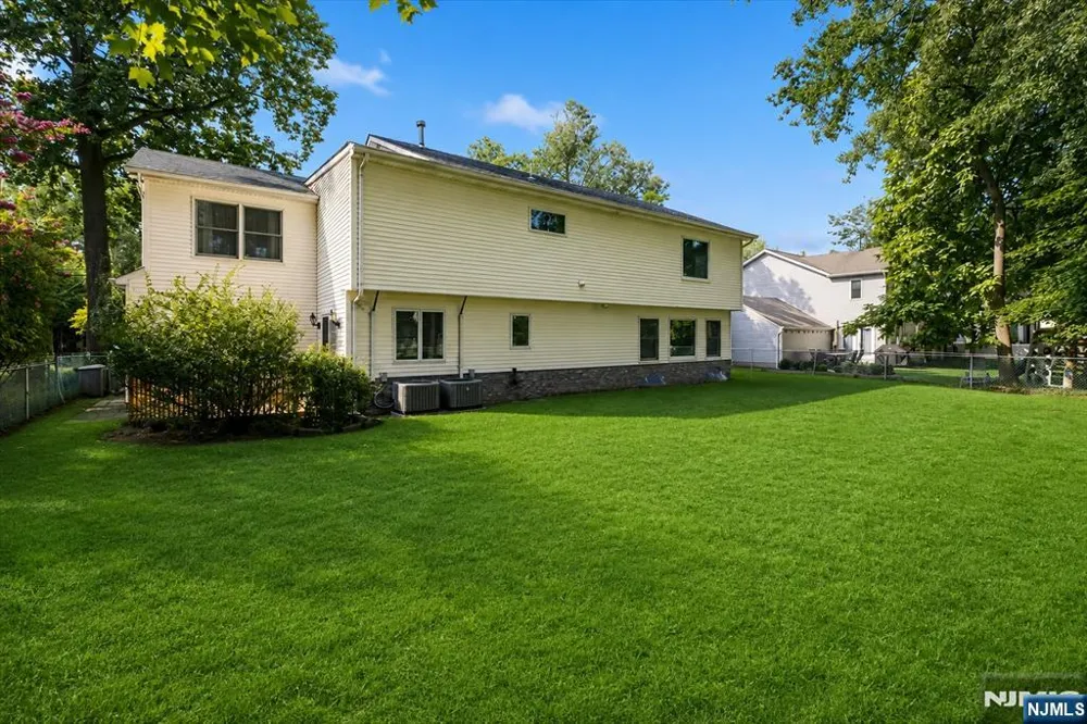 30 Beverly Road Glen Rock, NJ 07452