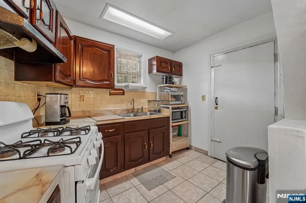 406-408 3rd Avenue Newark, NJ 07107