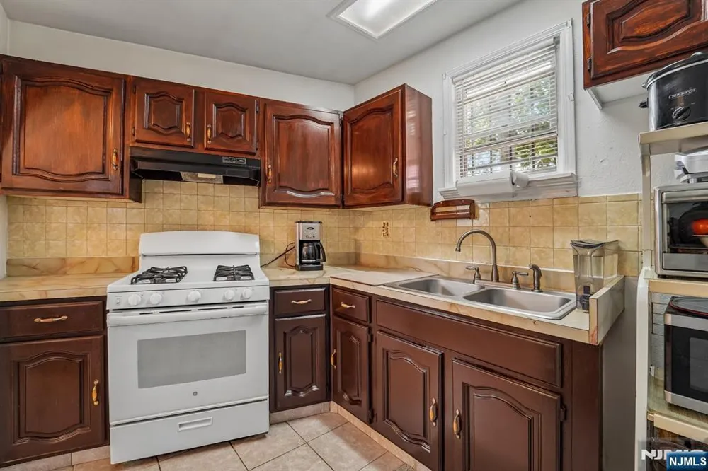 406-408 3rd Avenue Newark, NJ 07107