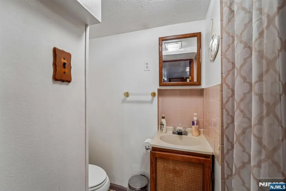 406-408 3rd Avenue Newark, NJ 07107