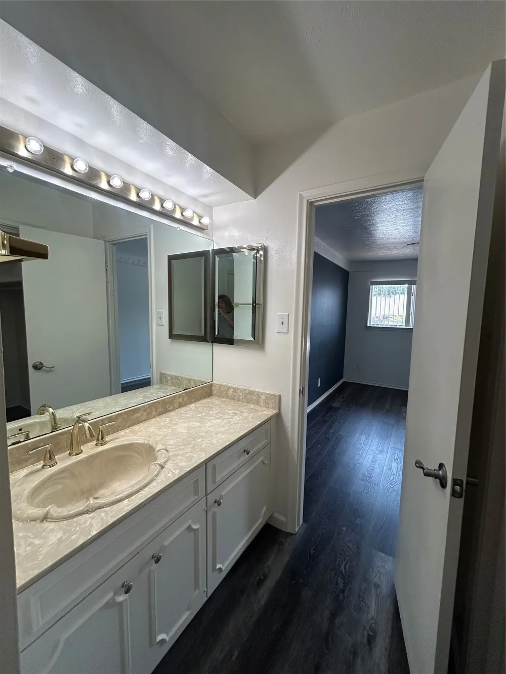 5014 Les Chateaux Drive #230 Dallas, TX 75235