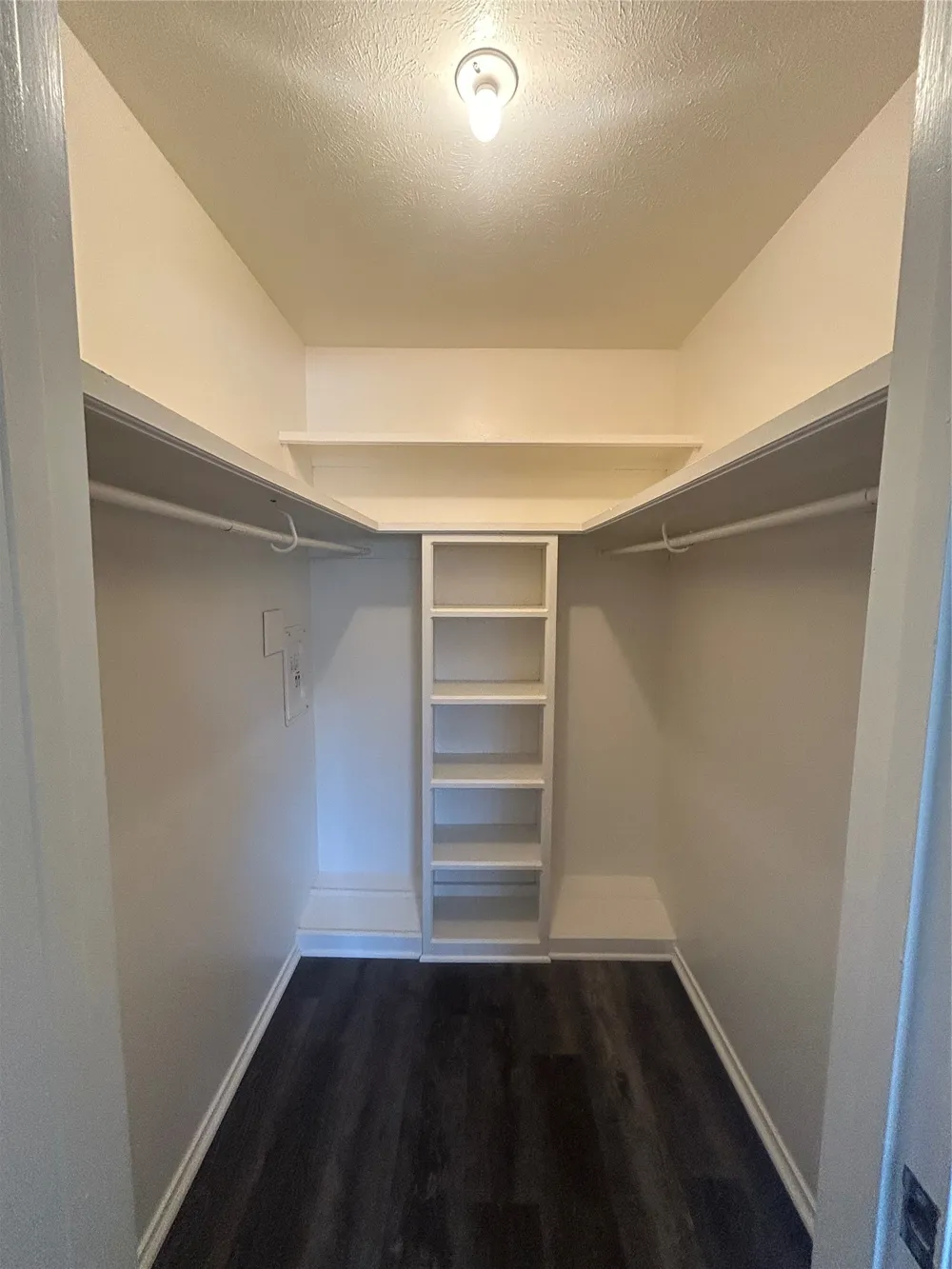 5014 Les Chateaux Drive #230 Dallas, TX 75235
