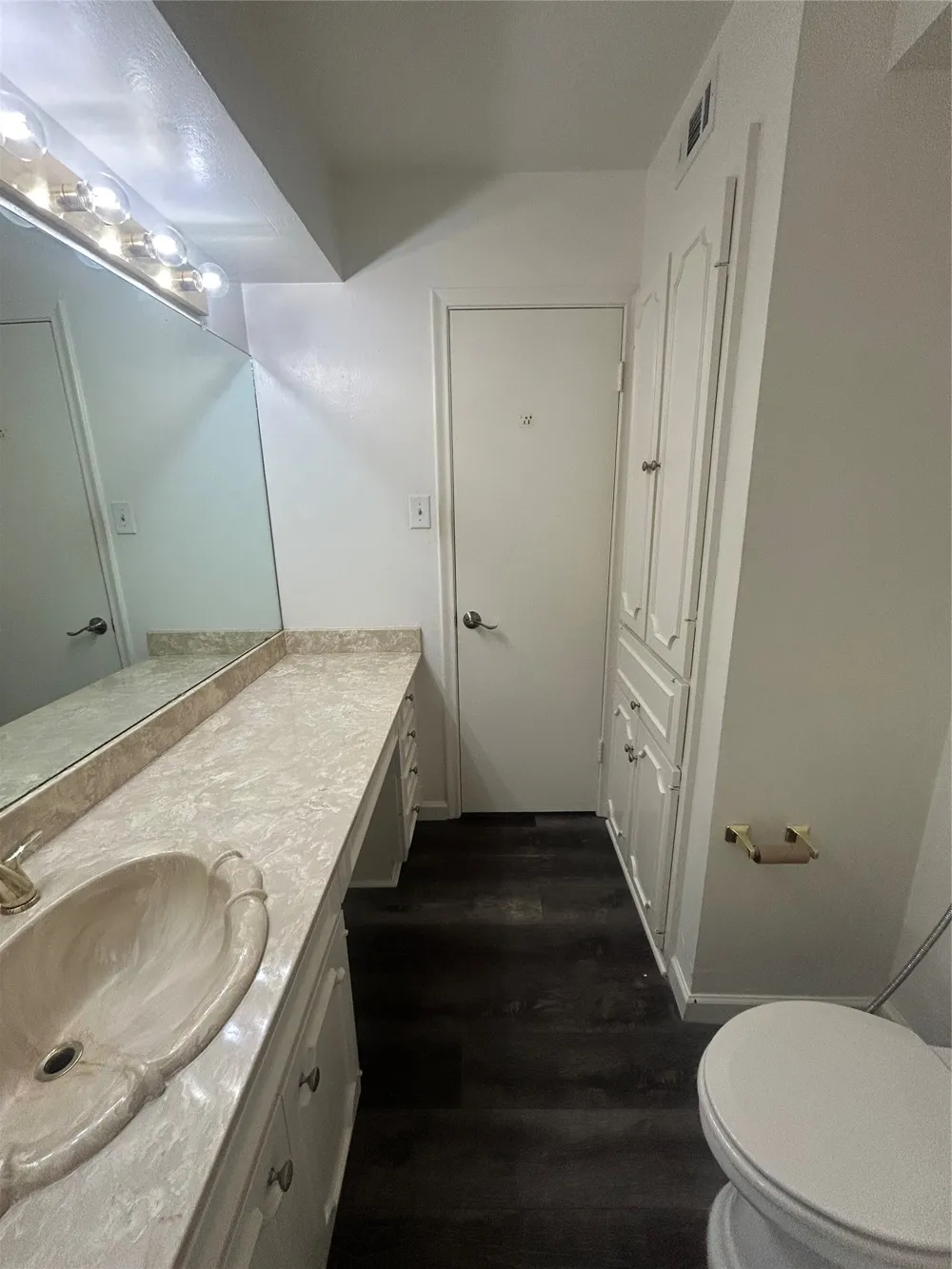 5014 Les Chateaux Drive #230 Dallas, TX 75235