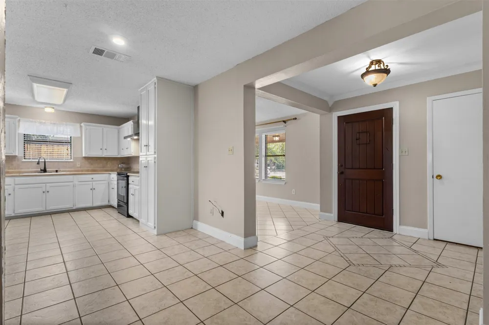 207 Washington Avenue Saginaw, TX 76179