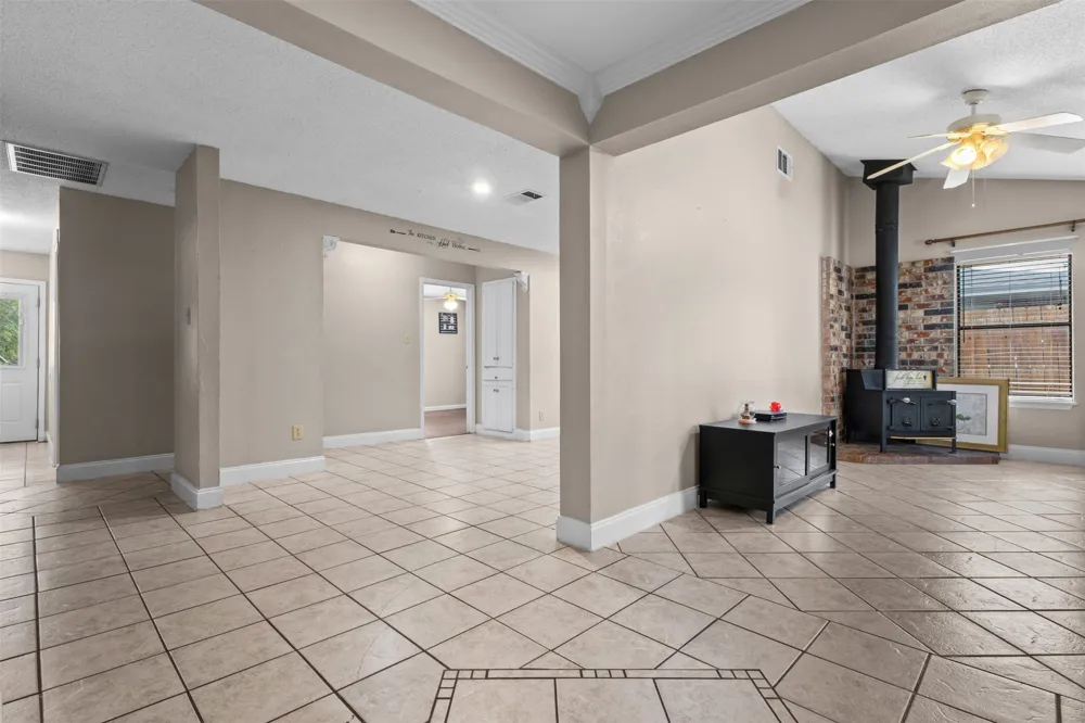 207 Washington Avenue Saginaw, TX 76179