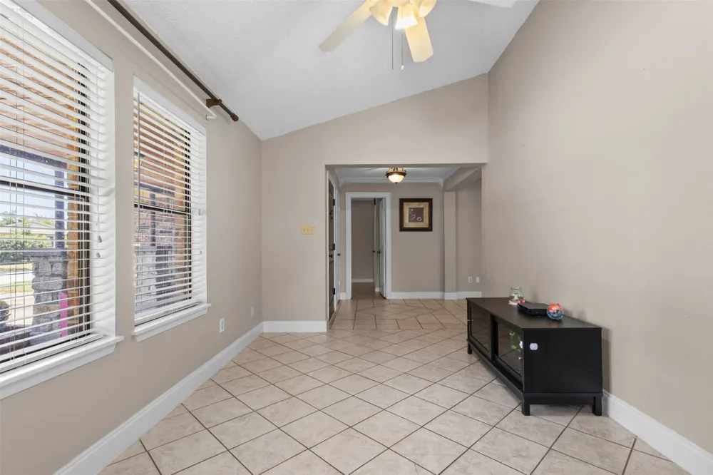 207 Washington Avenue Saginaw, TX 76179