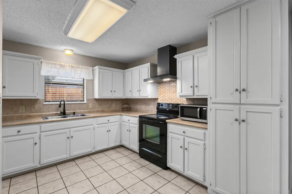 207 Washington Avenue Saginaw, TX 76179