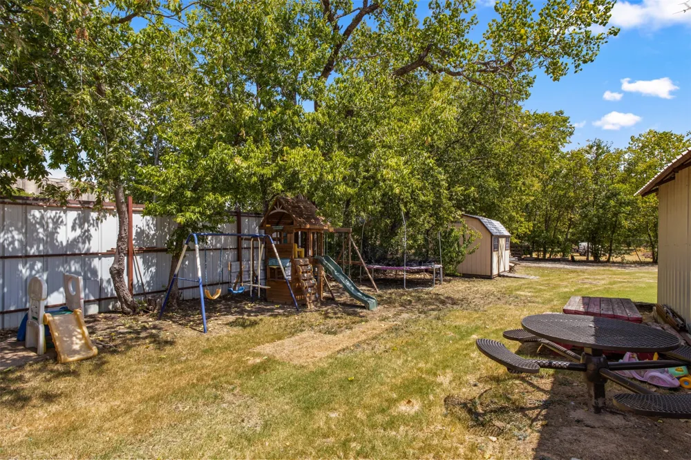 207 Washington Avenue Saginaw, TX 76179