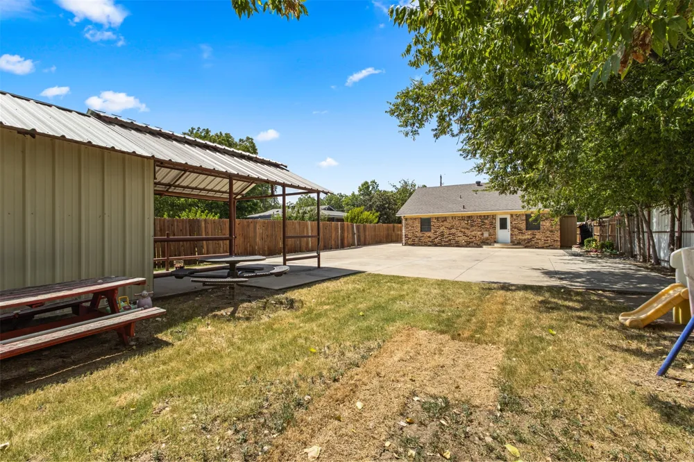 207 Washington Avenue Saginaw, TX 76179