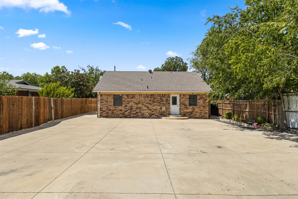 207 Washington Avenue Saginaw, TX 76179