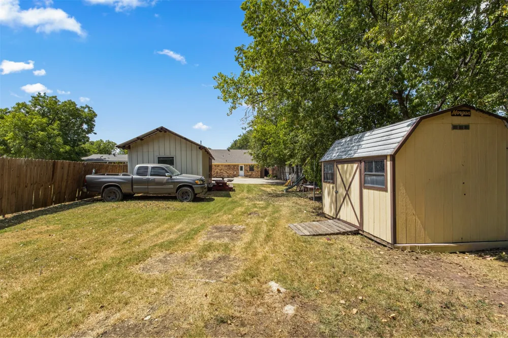 207 Washington Avenue Saginaw, TX 76179