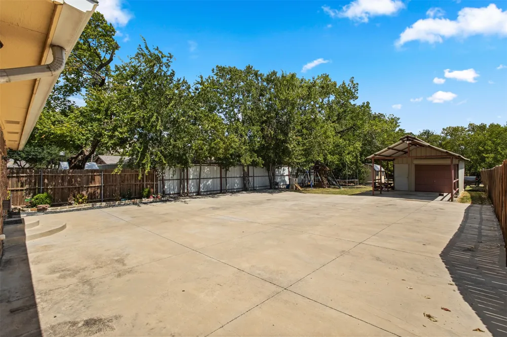 207 Washington Avenue Saginaw, TX 76179