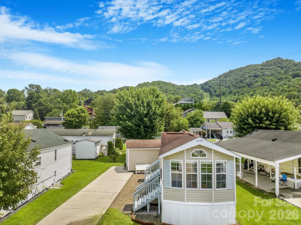 53 Strollers Lane Waynesville, NC 28785