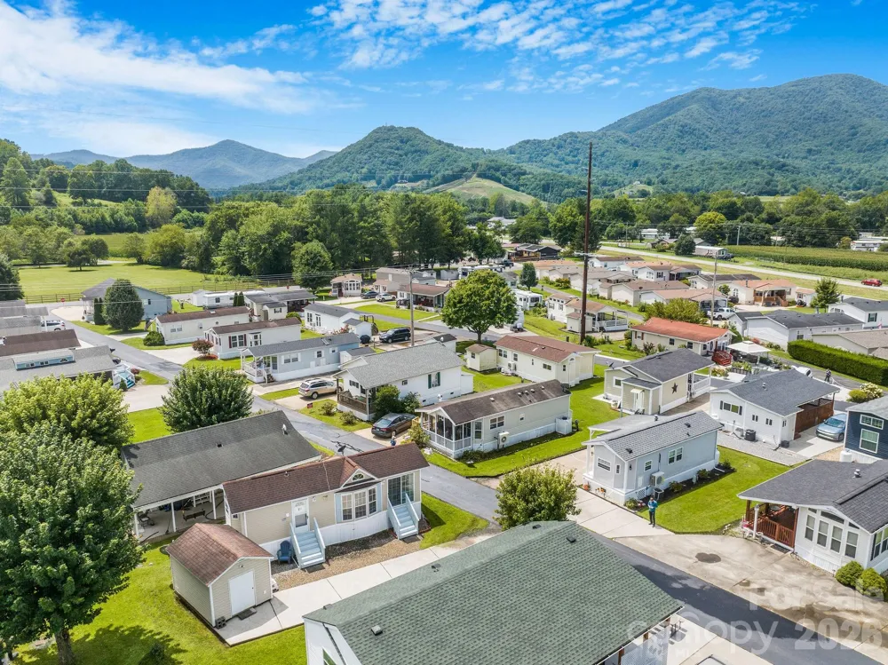 53 Strollers Lane Waynesville, NC 28785