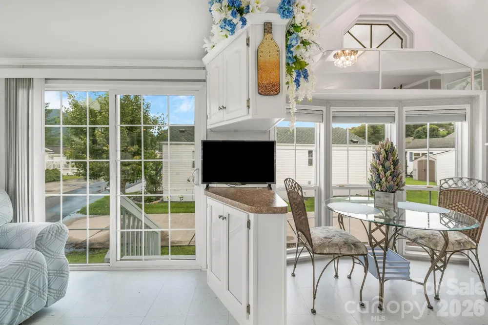53 Strollers Lane Waynesville, NC 28785