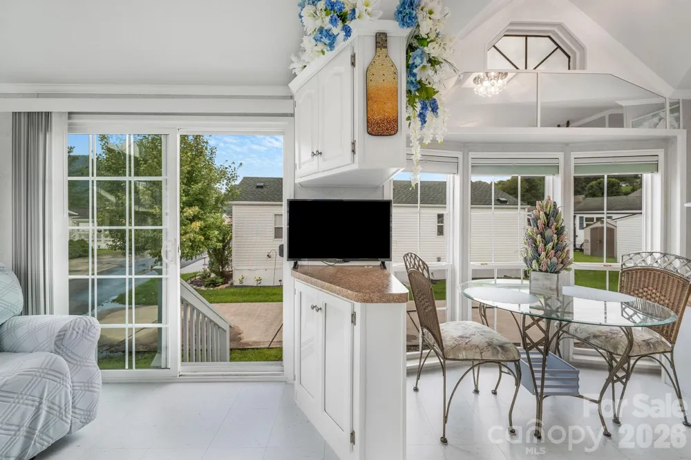 53 Strollers Lane Waynesville, NC 28785