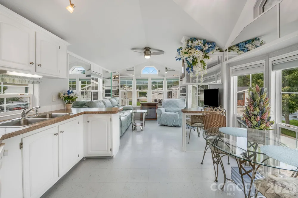 53 Strollers Lane Waynesville, NC 28785