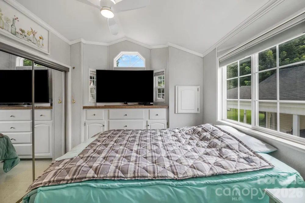 53 Strollers Lane Waynesville, NC 28785
