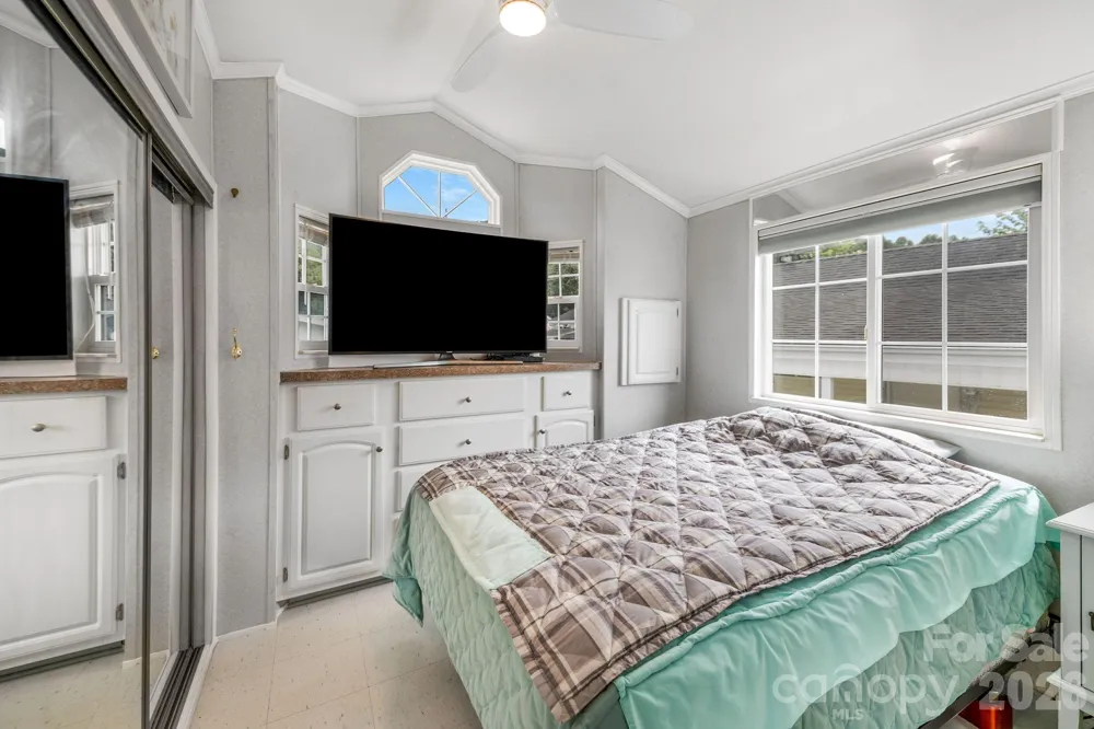 53 Strollers Lane Waynesville, NC 28785