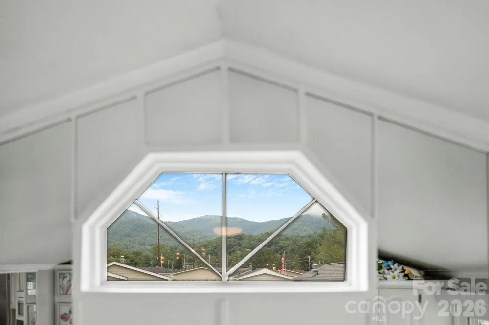53 Strollers Lane Waynesville, NC 28785