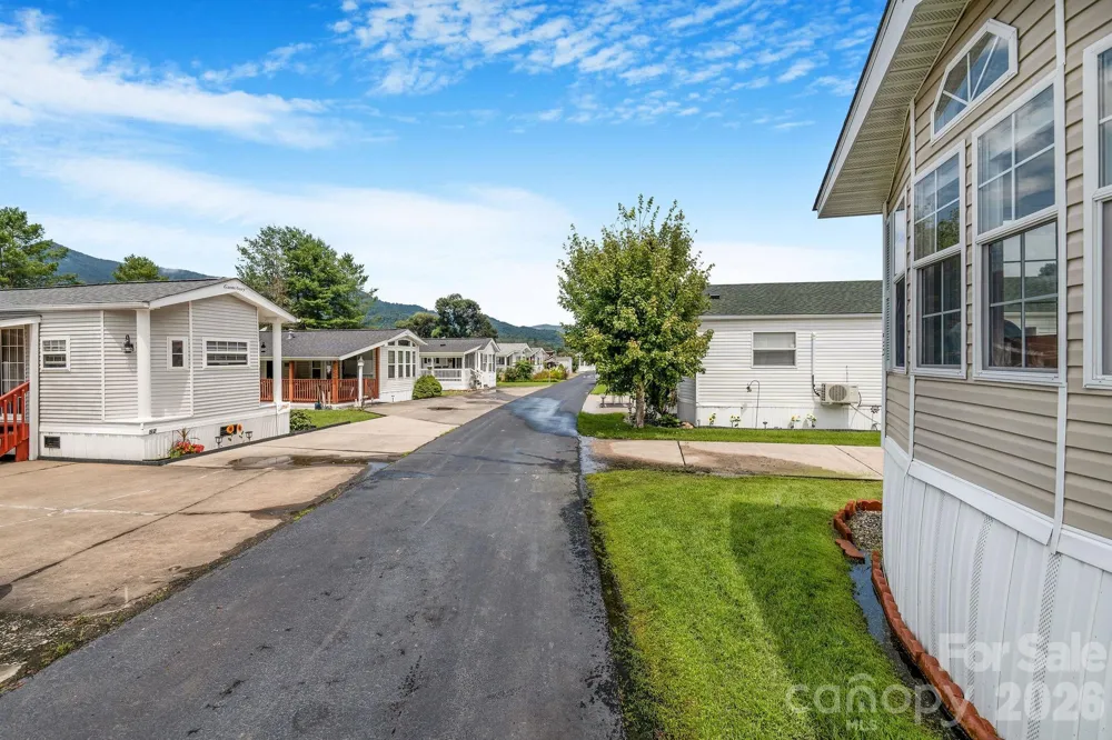 53 Strollers Lane Waynesville, NC 28785