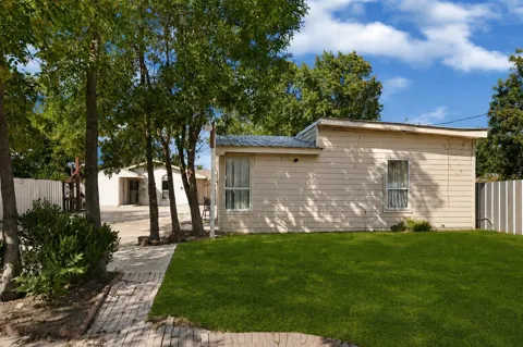 1925 Sunny Drive