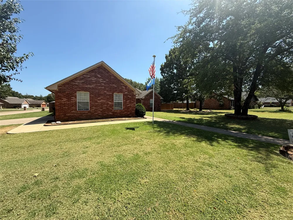 5418 Roadrunner Durant, OK 74701