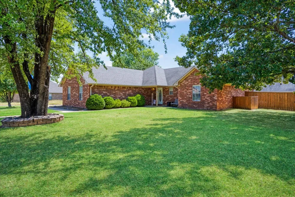 5418 Roadrunner Durant, OK 74701