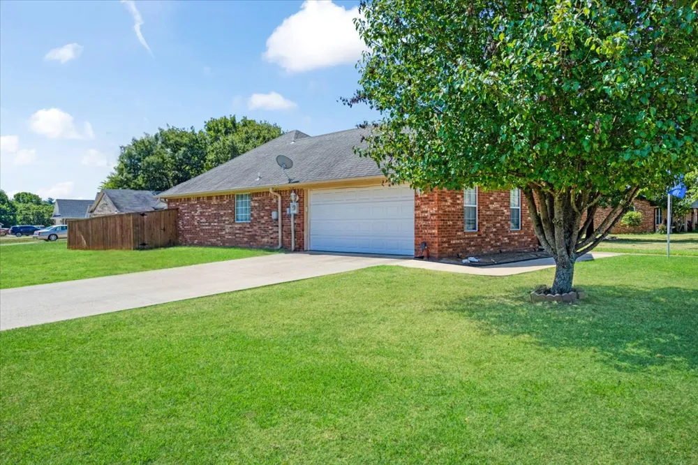 5418 Roadrunner Durant, OK 74701