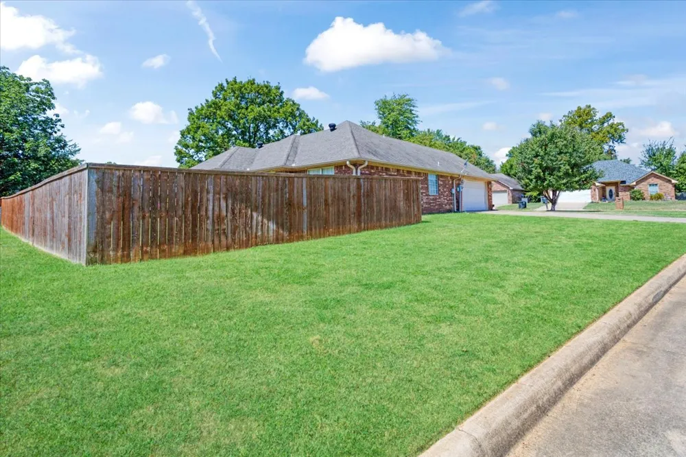 5418 Roadrunner Durant, OK 74701