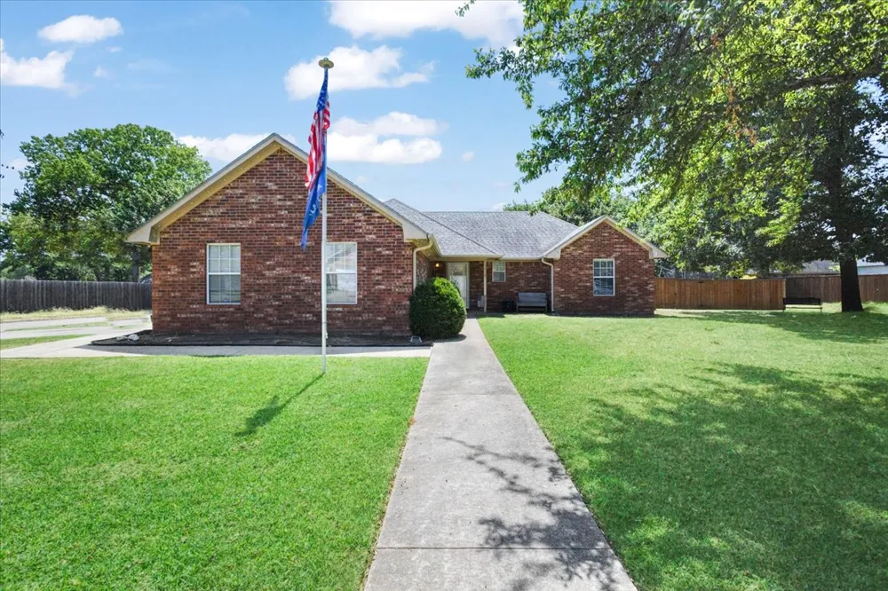 5418 Roadrunner Durant, OK 74701