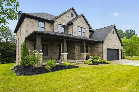 1465 WHISPERING MAPLES