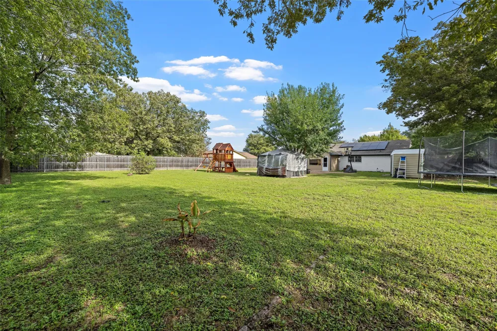 129 Texas Avenue Hewitt, TX 76643