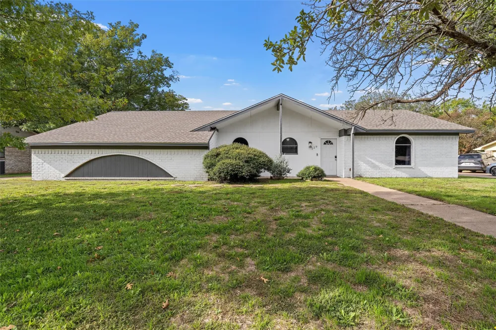 129 Texas Avenue Hewitt, TX 76643