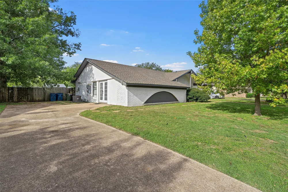129 Texas Avenue Hewitt, TX 76643