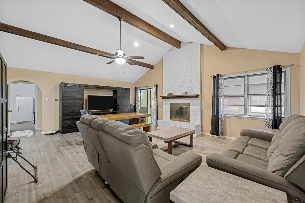 129 Texas Avenue Hewitt, TX 76643