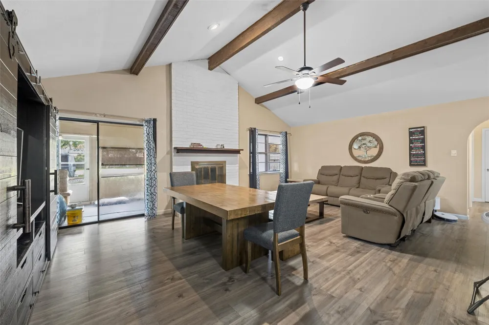 129 Texas Avenue Hewitt, TX 76643