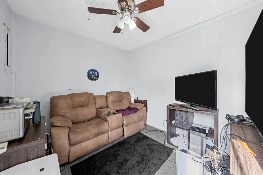 129 Texas Avenue Hewitt, TX 76643