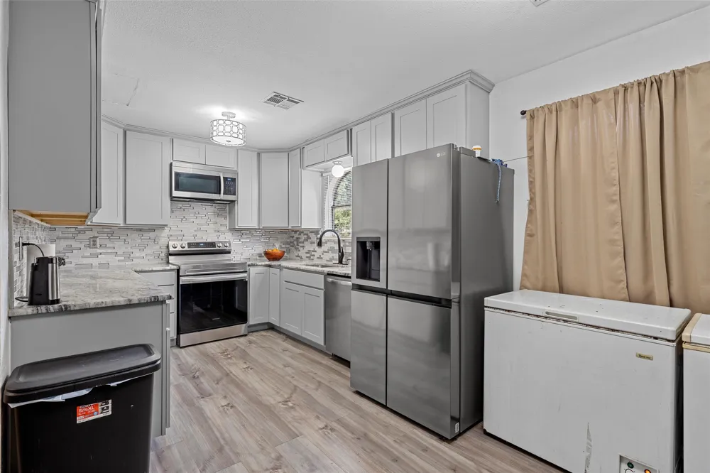 129 Texas Avenue Hewitt, TX 76643