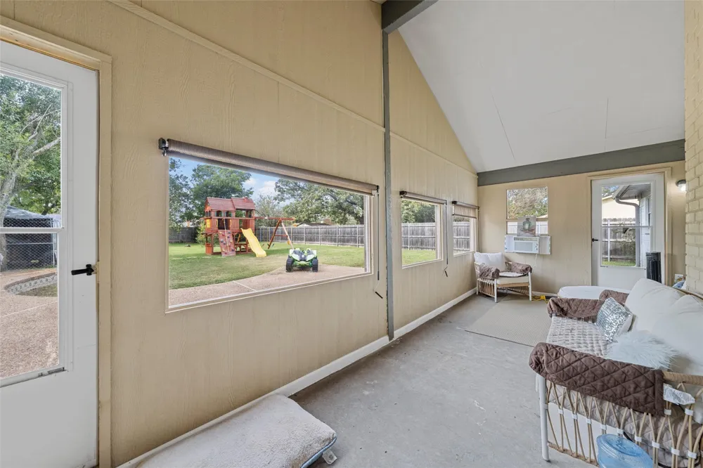 129 Texas Avenue Hewitt, TX 76643