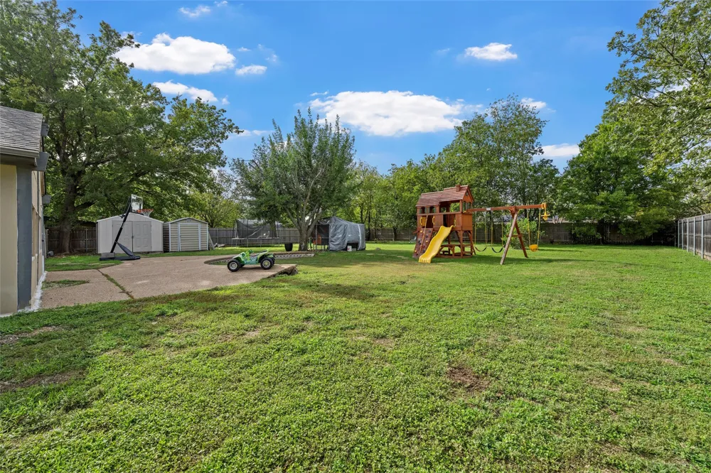 129 Texas Avenue Hewitt, TX 76643