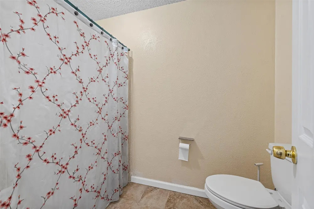 129 Texas Avenue Hewitt, TX 76643