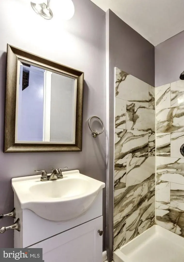 1231 LOMBARD Baltimore, MD 21223